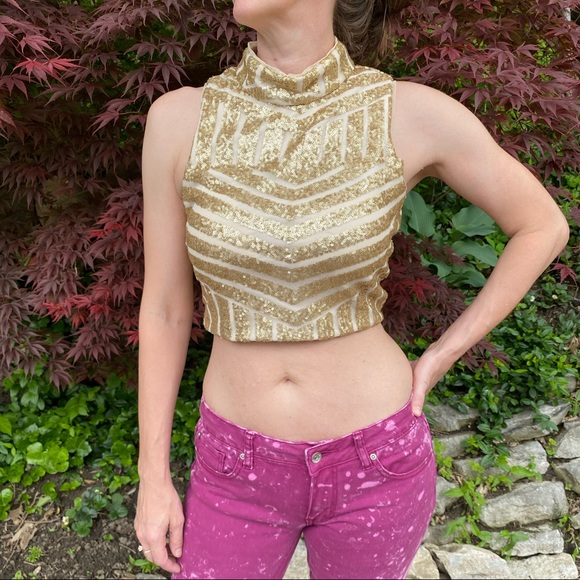 Social Code gold shiny sequined open back crop top - Picture 7 of 8